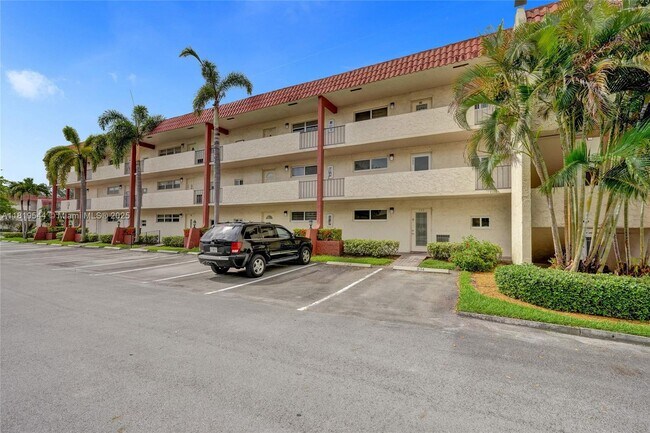 Foto del edificio - 9410 N Hollybrook Lake Dr