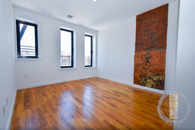 Building Photo - 1299 Putnam Ave