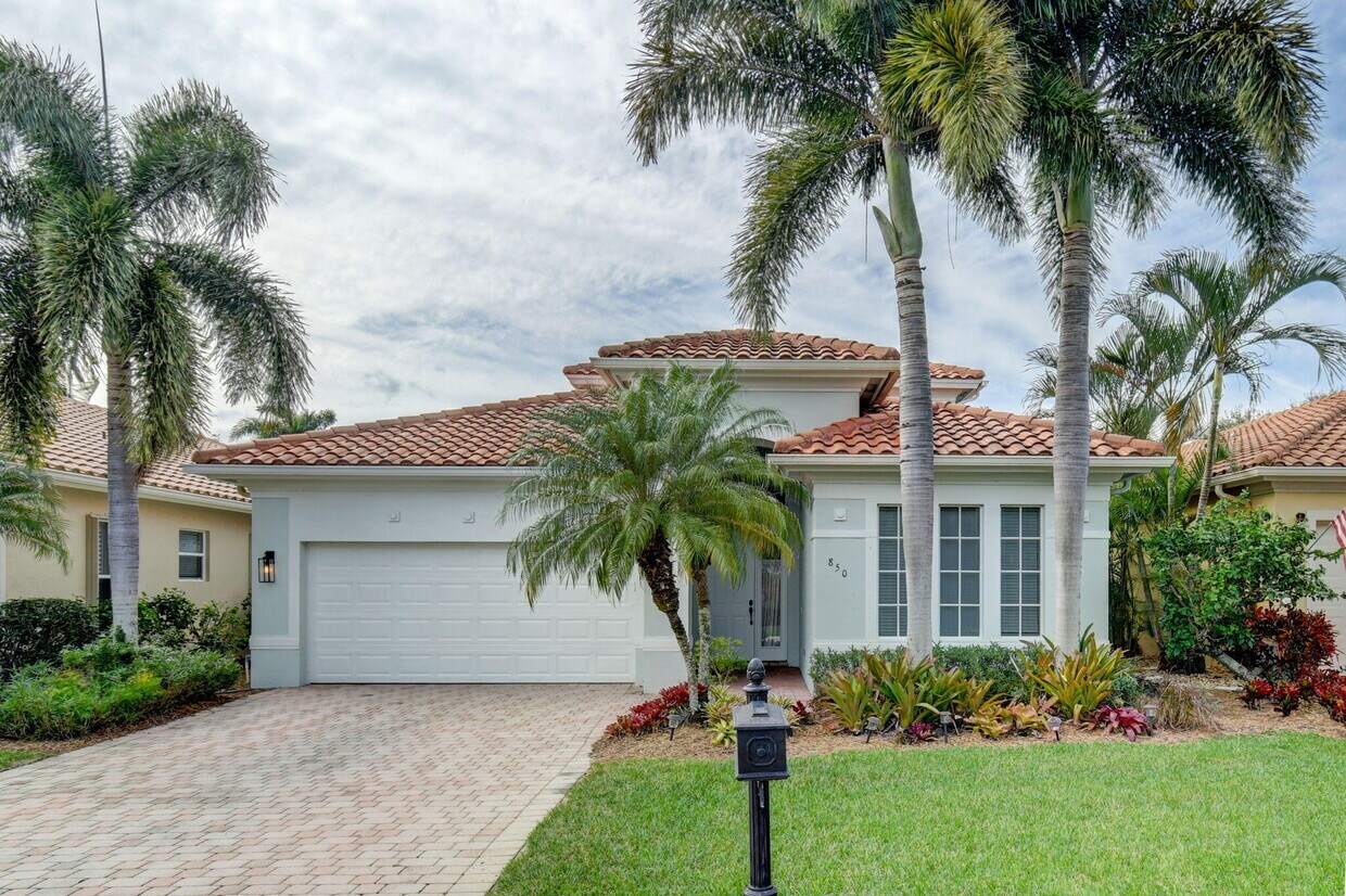 Primary Photo - 850 SW Palm Cove Dr