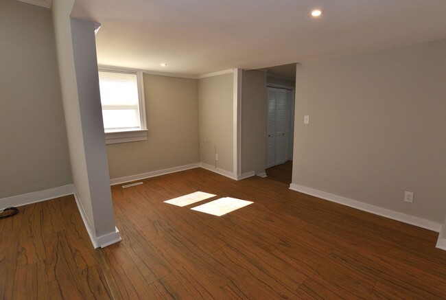 Building Photo - 734 Park Ave