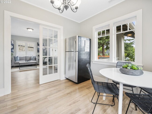 Building Photo - Fabulous Foster