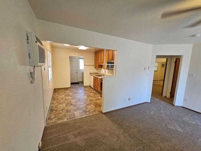 Foto del edificio - RETIREMENT COMMUNITY 2 Bed/1 Bath PLUS Gar...