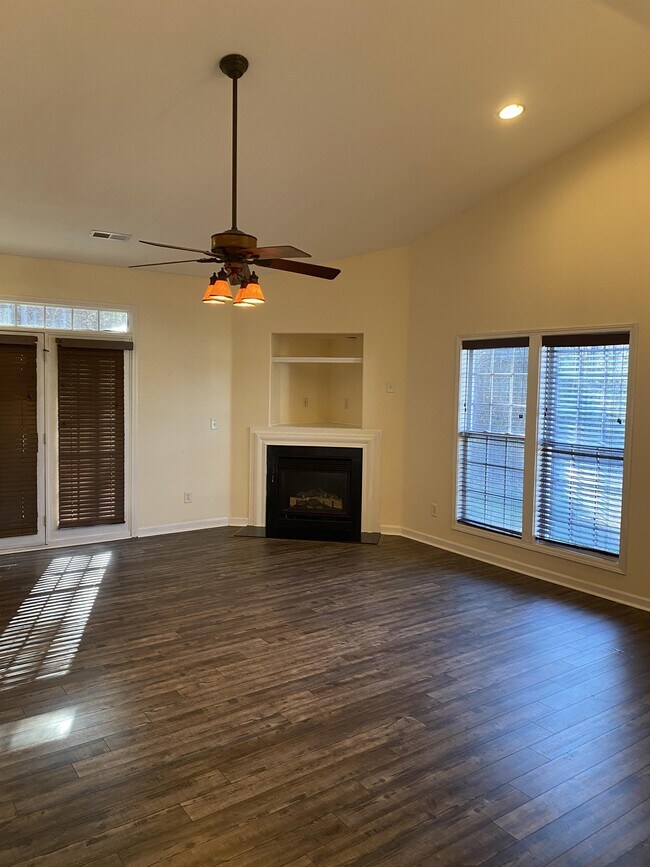Foto del edificio - 5922 Fox Ridge Ln