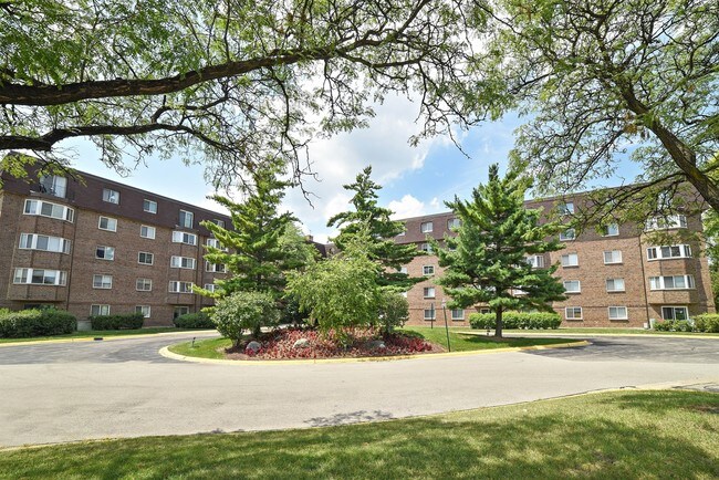 Building Photo - 220 S Roselle Rd