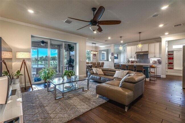 Building Photo - 4658 Greenway Dr