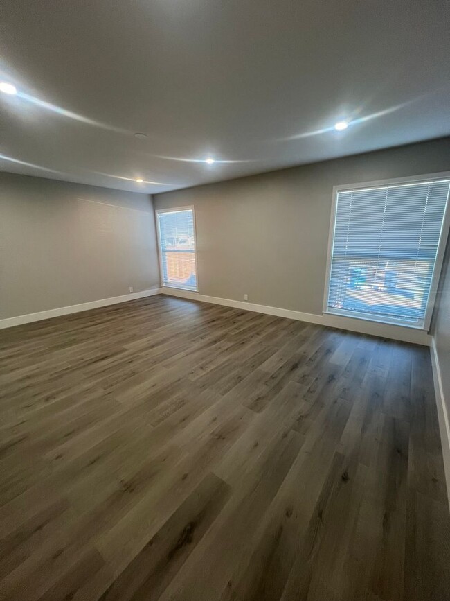 Building Photo - Newly Remodeled 2 Bedroom -Redwood City!