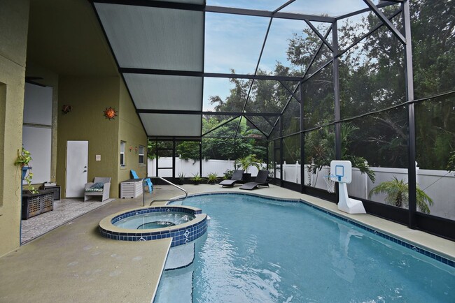 Foto del edificio - 4 Bedroom 2.5 Bath, Waterford Lakes,  Pool...