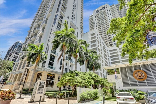 Building Photo - 1050 Brickell Ave