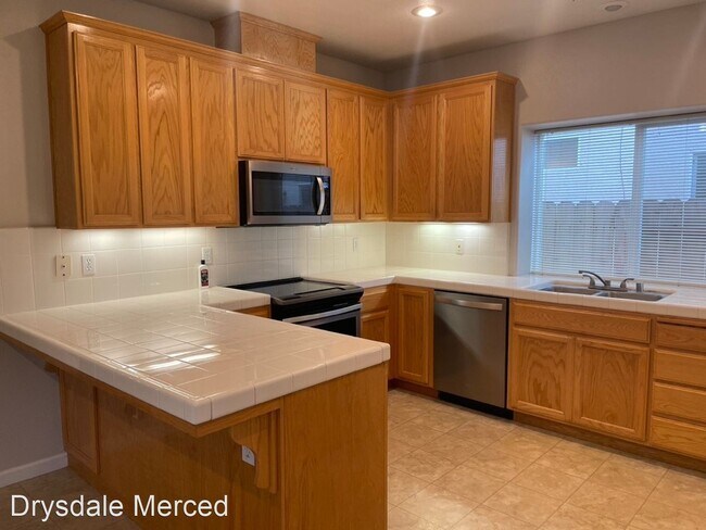 Building Photo - 4 br, 2 bath House - 1340 Cormorant Dr.