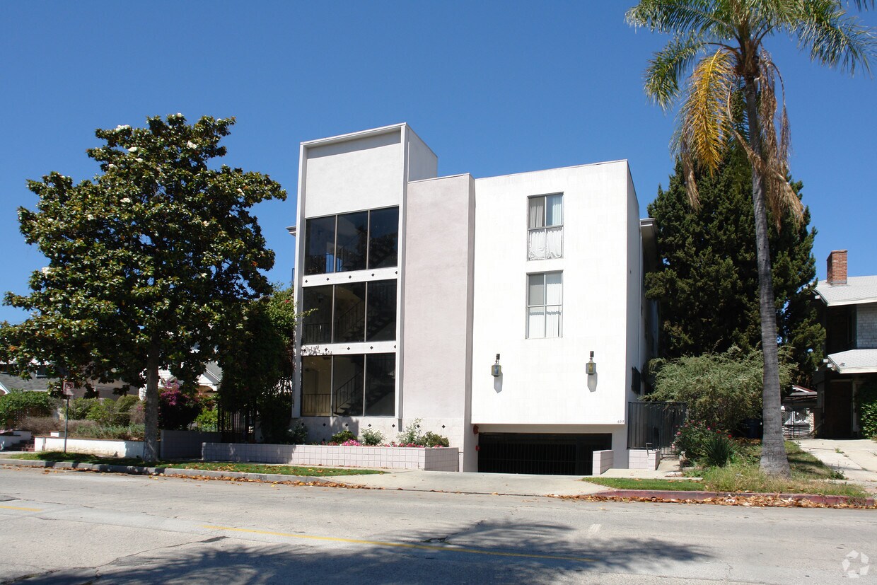 Primary Photo - 695 S Norton Ave