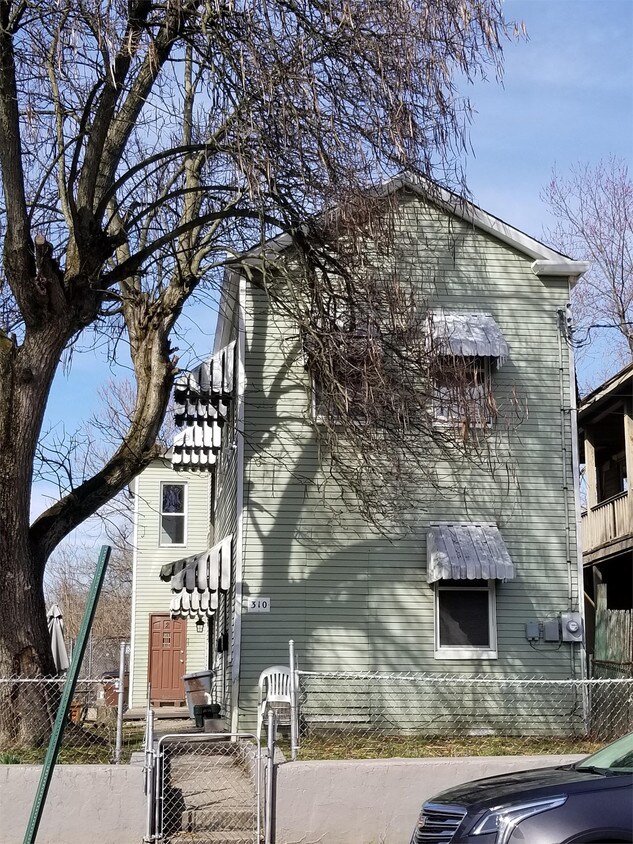 Primary Photo - 310 E 15th St
