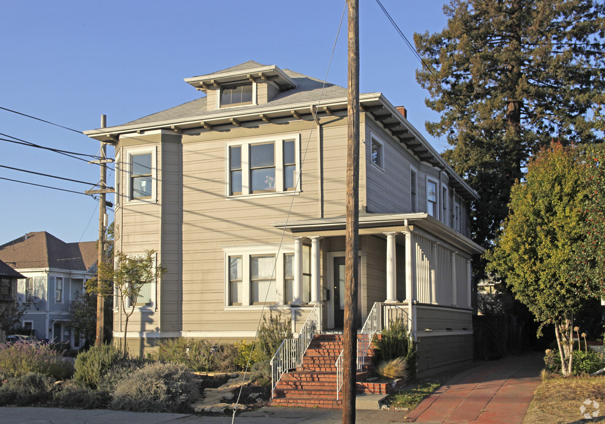 Building Photo - 801 Santa Clara Ave