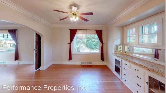 Foto del edificio - 4 br, 1.5 bath House - 1220 Jackson Street