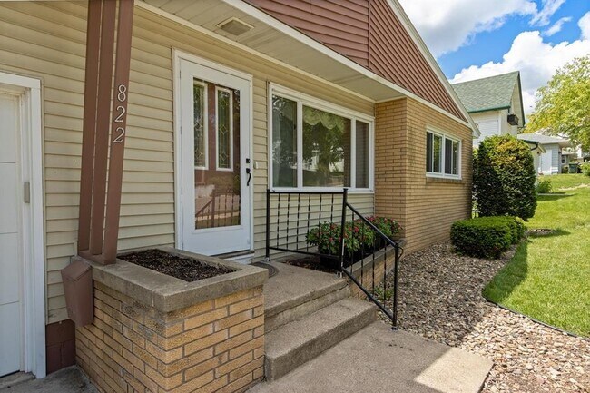 Foto del edificio - 822 W Pleasant St