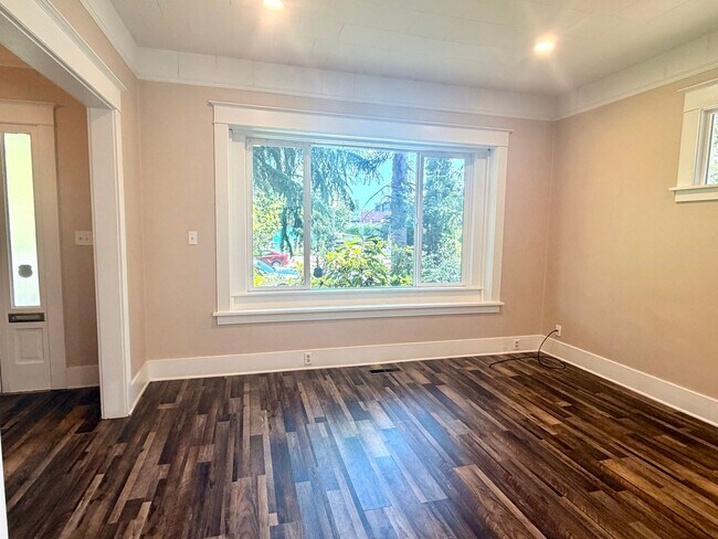 Foto del edificio - Beautifully Updated Craftsman in the Heart of North Tacoma