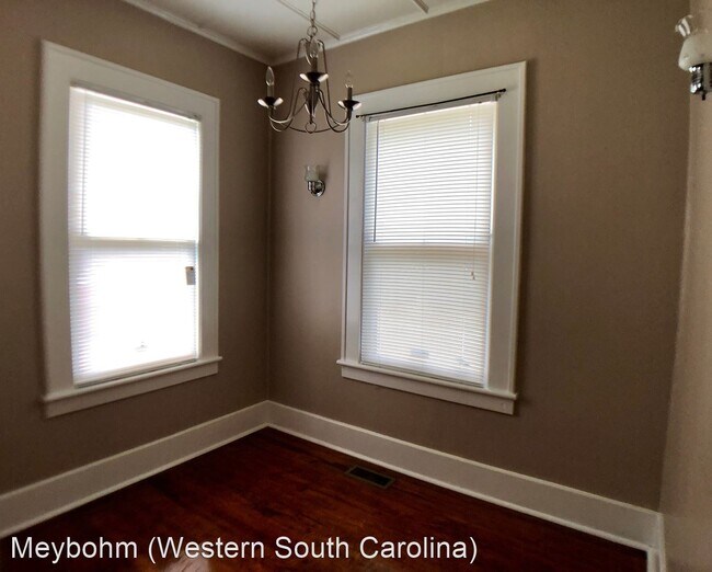 Foto del edificio - 3 br, 1 bath House - 2810 Virginia Avenue