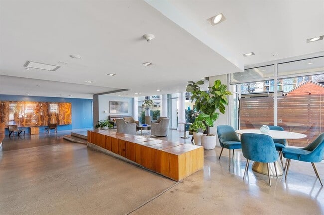Building Photo - 210 Lee Barton Dr
