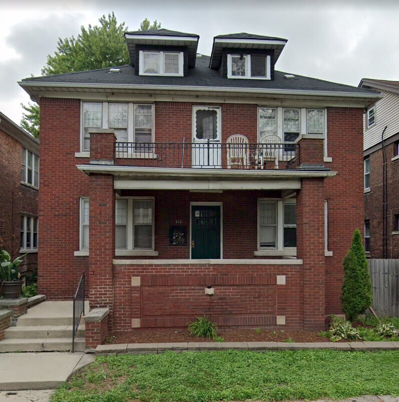 Primary Photo - 910 Beaconsfield Ave