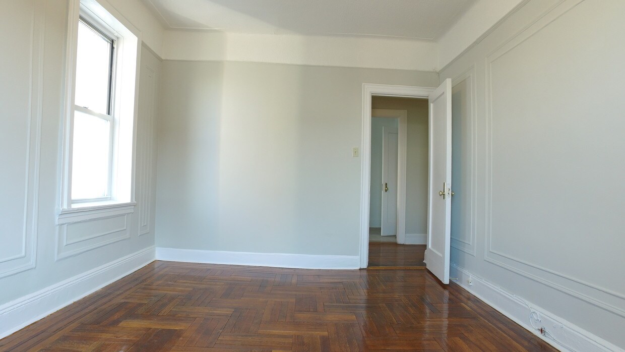 Foto principal - 39-89 Skillman Ave