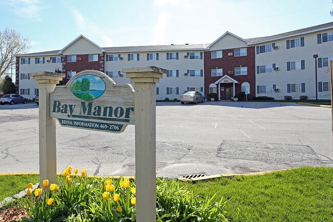 Foto del edificio - BAY MANOR APARTMENTS