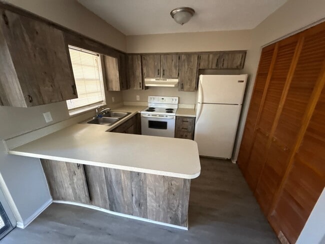 Foto del edificio - 2374 S Sandburg Pt