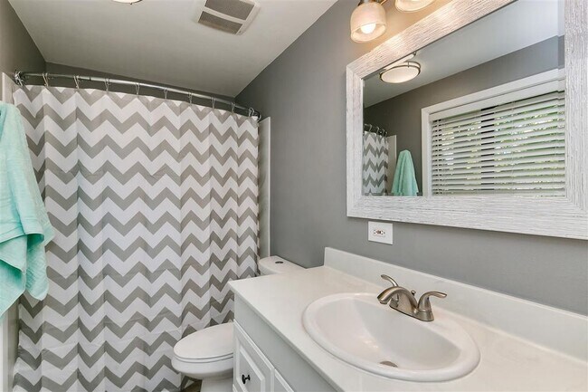 master bath - 7281 W. Cascade Dr.