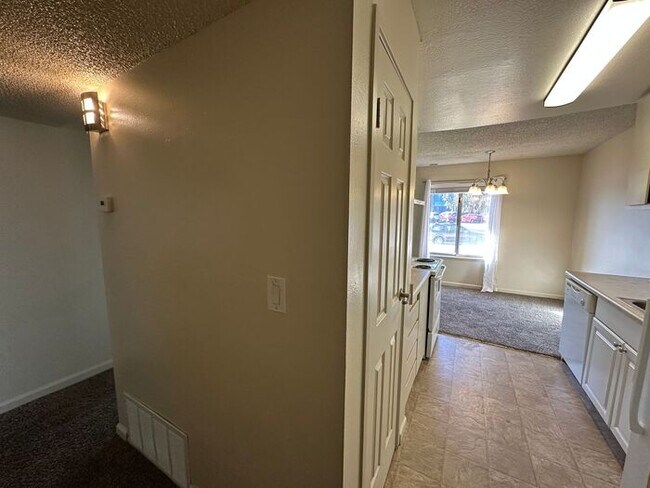 Foto del edificio - 4600 Neil Rd