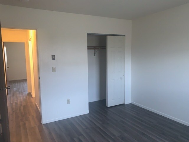 Building Photo - 2021 E Dakota Pky