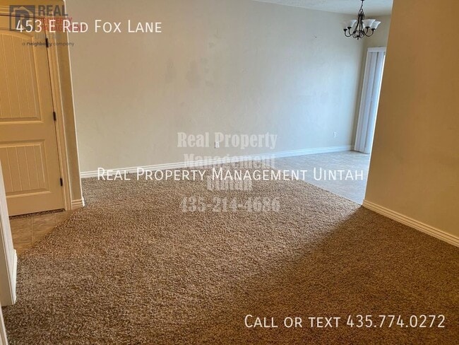 Building Photo - 453 E Red Fox Ln
