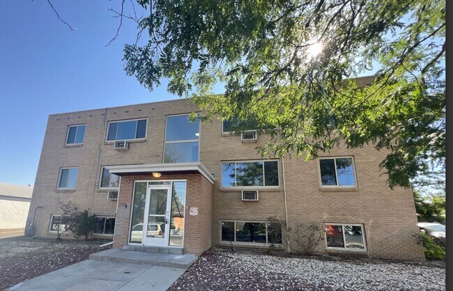 Building Photo - Multiple Units Available! 1 Bedroom 1 Bathroom Apartment