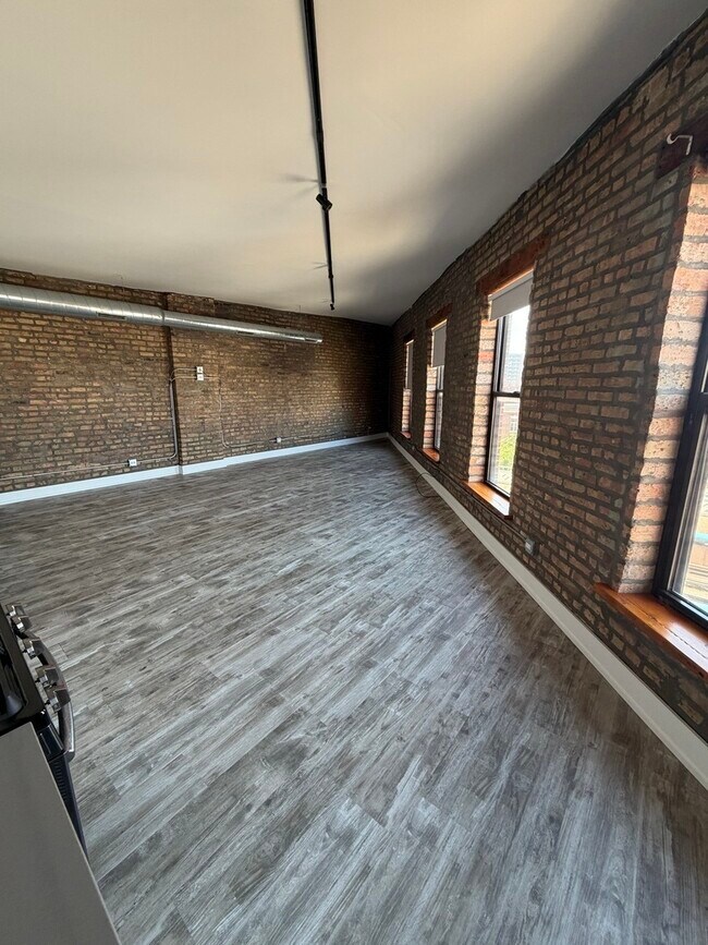 Foto del edificio - 1572 N Milwaukee Ave