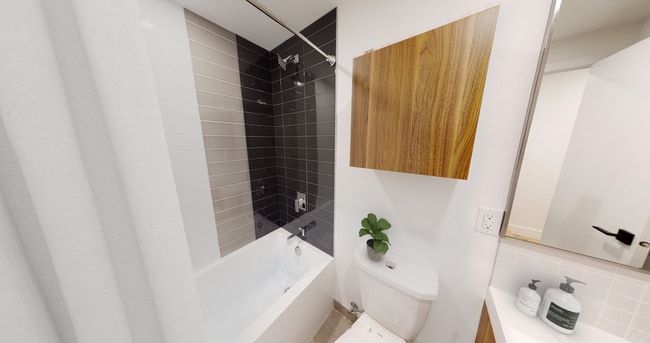 Building Photo - 1180 De Bleury