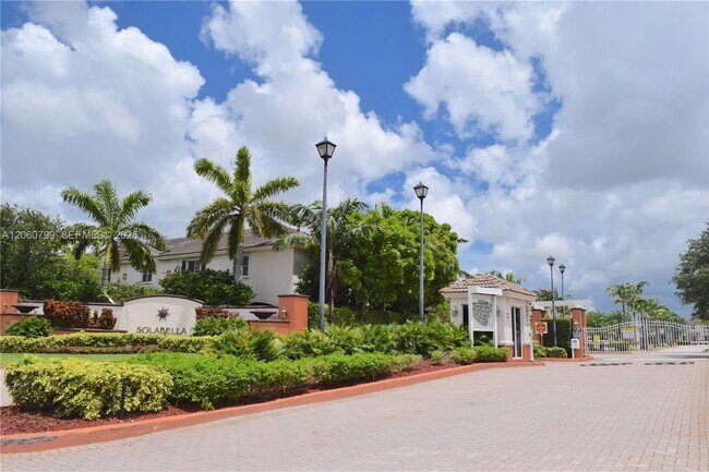 Foto del edificio - 17347 NW 7th Ave