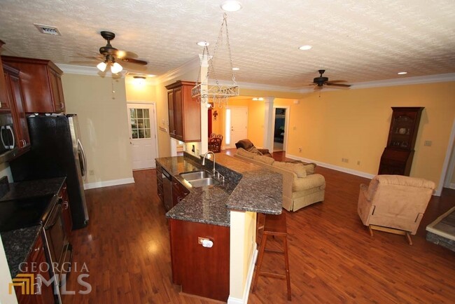 Building Photo - 2384 Rock Mills Rd