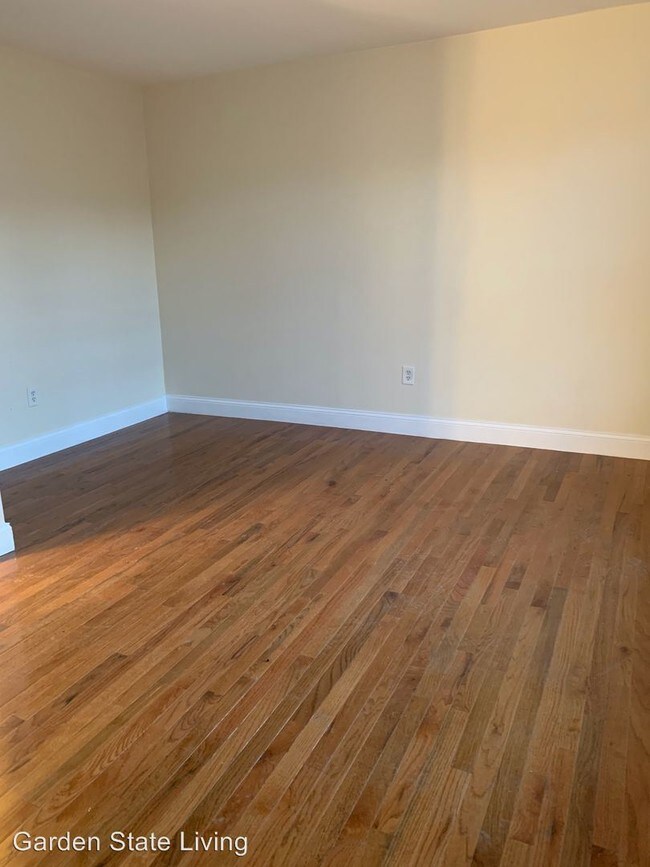 Foto del edificio - 3 br, 1 bath House - 45 N 5th St