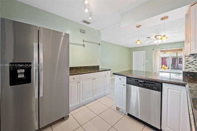 Building Photo - 2433 NW 9th Terrace