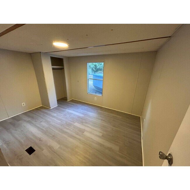 Building Photo - 4502 E Old Marion Hwy