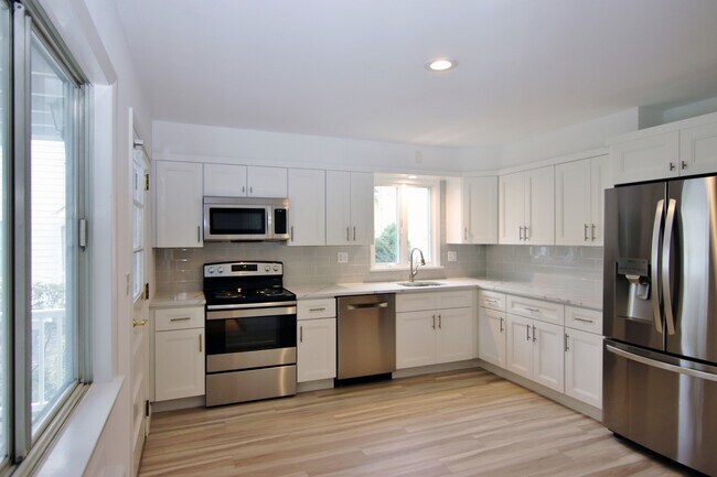 Kitchen - 111 Halstead Ave
