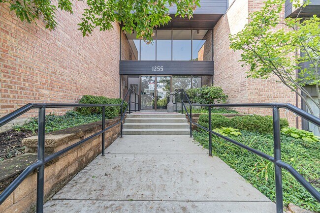 Foto del edificio - 1255 N Sterling Ave