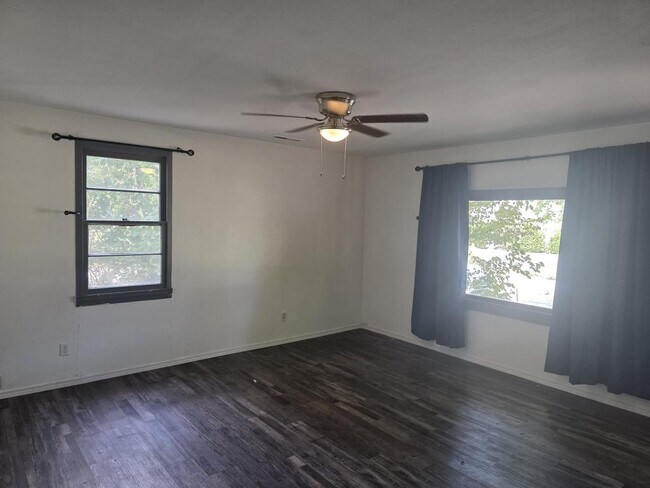 Foto del edificio - 225 SE Grandview Ave
