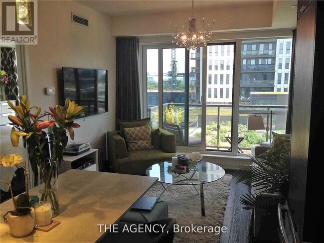 Building Photo - 170 Sumach St