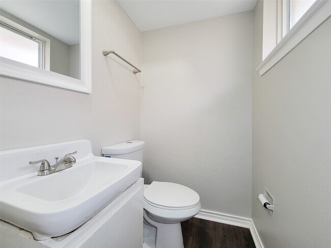 Foto del edificio - 6439 Oaknut Dr