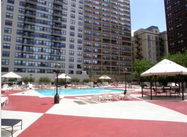 Foto del edificio - 525 W Hawthorne Pl
