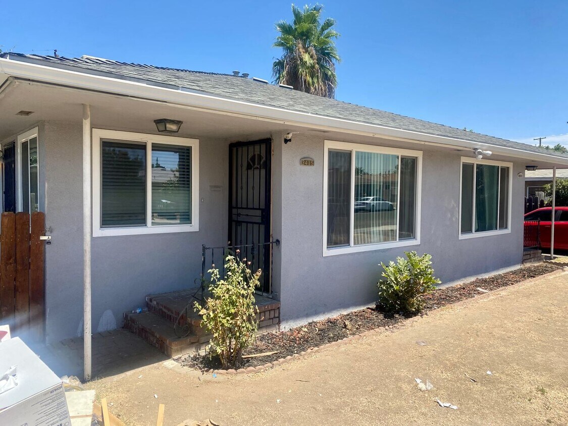 Primary Photo - 3415-3417 E Terrace Ave