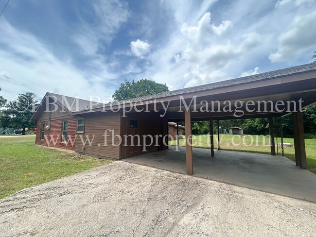 Building Photo - 319 McEntire Rd