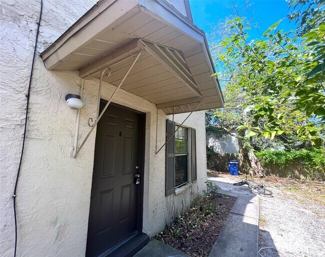 Building Photo - 8804 N Orangeview Ave