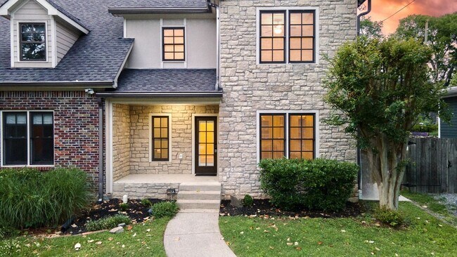 Building Photo - **RARE FIND IN VANDY NEIGHBORHOOD**