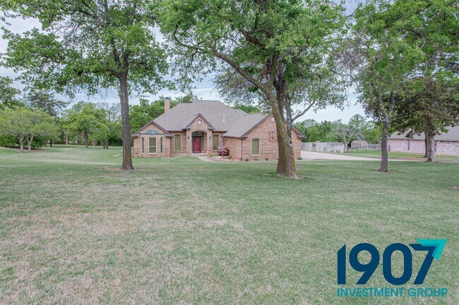 Building Photo - 5017 Robin Hill Ln