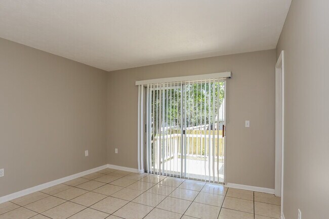 Foto del edificio - 9811 N Connechusett Rd