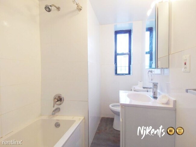 Foto del edificio - 1 br, 1 bath Apartment - 500 Garfield Ave